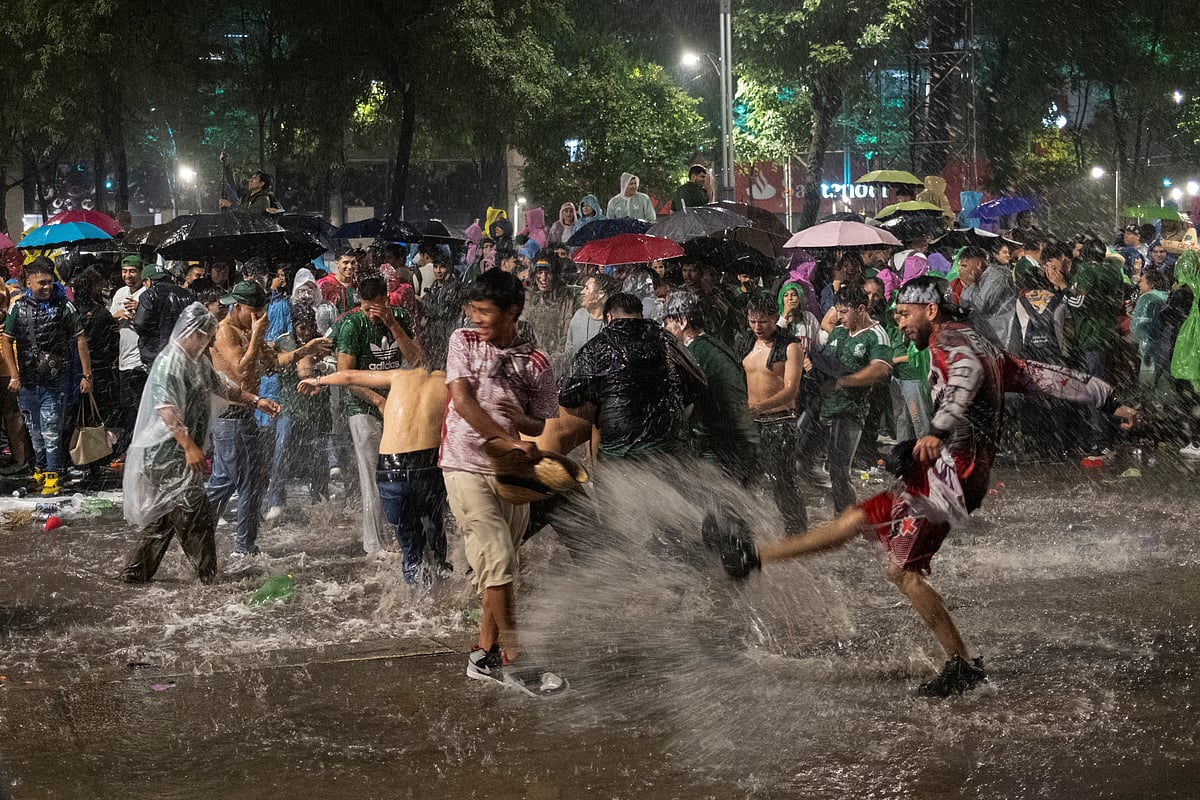 SOCCER-WORLDCUP-CZE-MEX/FANS-MEXICOCITY