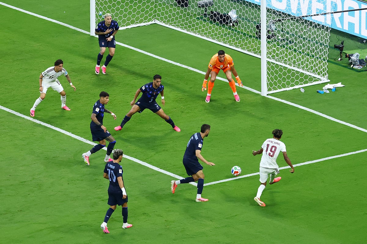 Football - FIFA World Cup 2026 - Group H - Uruguay v Spain - Estadio Guadalajara, Guadalajara, Mexico - June 26, 2026
Spain's Lamine Yamal shoots at goal
