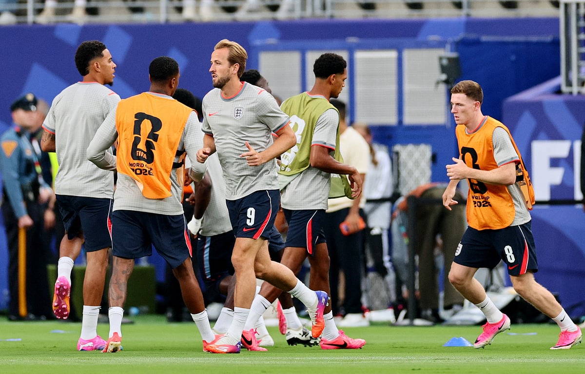Football - FIFA World Cup 2026 - Group L - Panama v England - New York/New Jersey Stadium, East Rutherford, New Jersey, U.S. - June 27, 2026
England's Harry Kane and Elliot Anderson during the warm up before the match