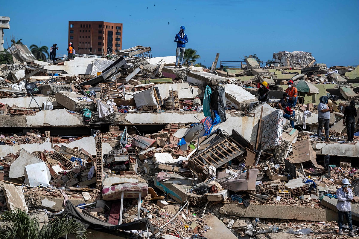 Volunteers and residents search for survivors on the rubble of collapsed buildings in Caraballeda, La Guaira state, Venezuela, on 28 June, 2026, following earthquakes.