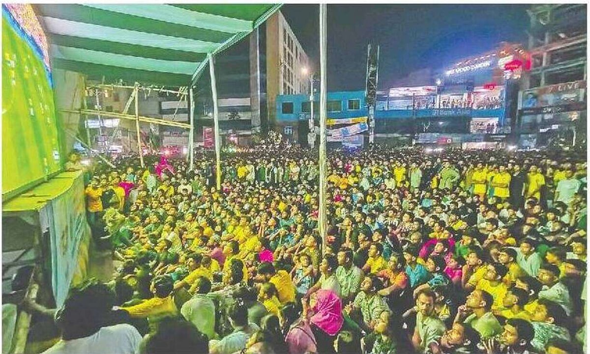 Thousands of spectators filled Shibbari Mor with excitement during Brazil-Japan match