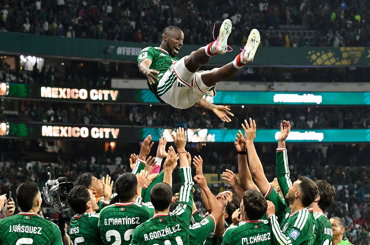 TOPSHOT-FBL-WC-2026-MATCH79-MEX-ECU