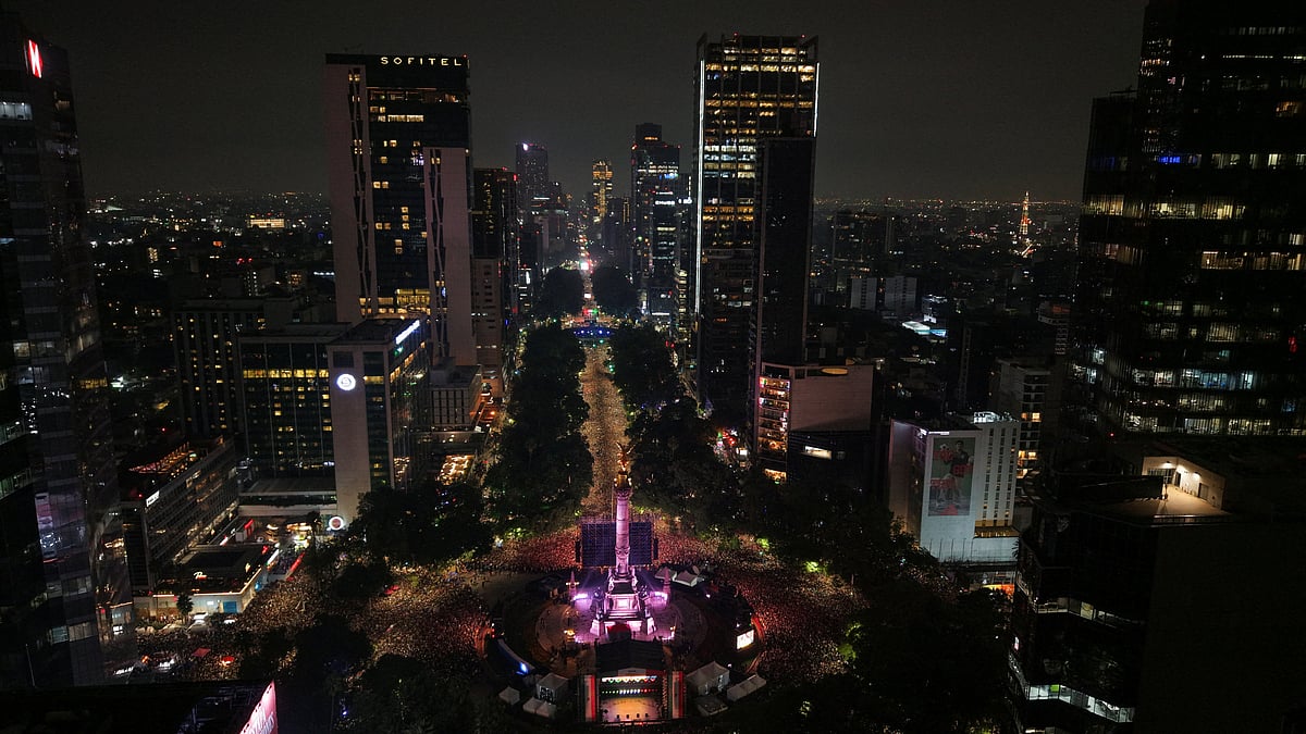 Football - FIFA World Cup 2026 - Round of 32 - Mexico v Ecuador - Fans gather in Mexico City - Mexico City, Mexico - June 30, 2026 A drone view shows Mexico fans celebrating at the Angel de la Independencia after the match
