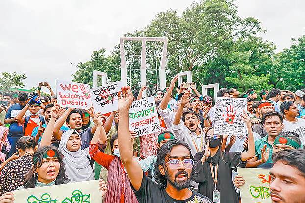 The students chanted: "Resign, resign, Sheikh Hasina must resign."