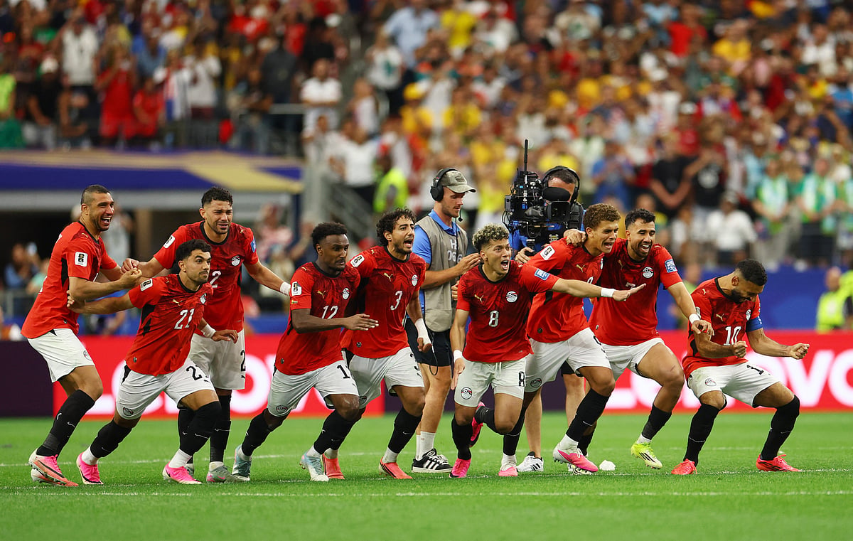 Football - FIFA World Cup 2026 - Round of 32 - Australia v Egypt - Dallas Stadium, Arlington, Texas, U.S. - July 3, 2026
Egypt players celebrate after Hossam Abdelmaguid scores the penalty past Australia's Mathew Ryan to win the shoot-out as Egypt qualify for the Round of 16 stage of the World Cup REUTERS/Hannah Mckay