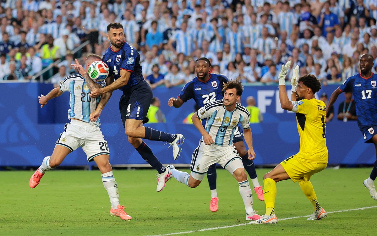 Football - FIFA World Cup 2026 - Round of 32 - Argentina v Cape Verde - Miami Stadium, Miami Gardens, Florida, U.S. - July 3, 2026
Argentina's Alexis Mac Allister in action with Cape Verde's Pico Lopes