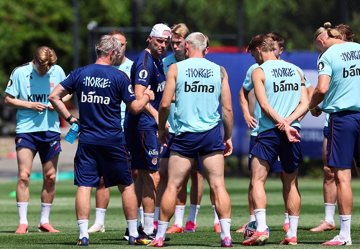 Football - FIFA World Cup 2026 - Norway Training - Melanie Lane Training Grounds, East Hanover, New Jersey, U.S. - July 3, 2026
Norway coach Stale Solbakken during training
