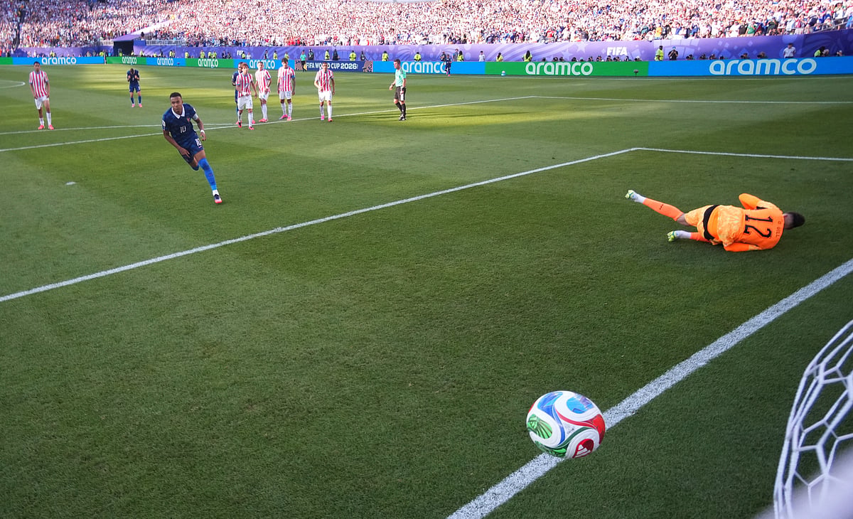 SOCCER-WORLDCUP-PRY-FRA/