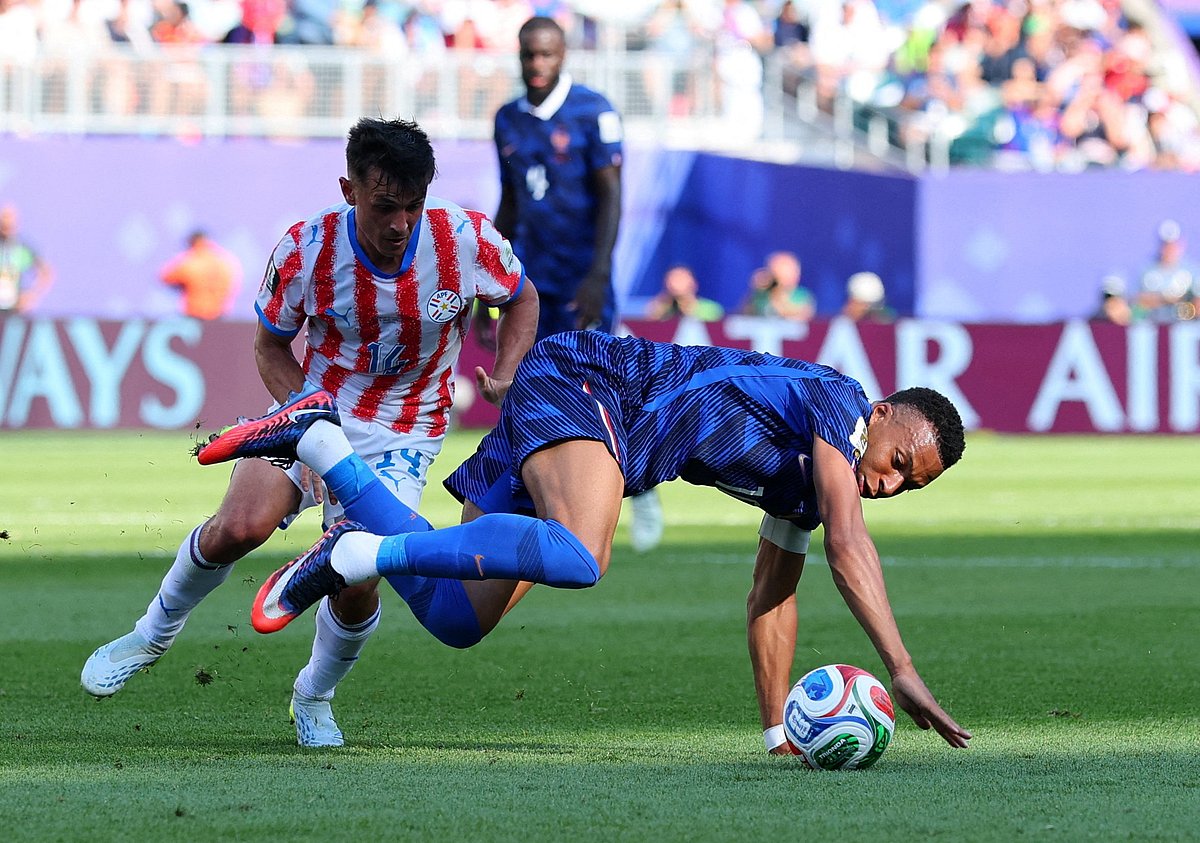 SOCCER-WORLDCUP-PRY-FRA/