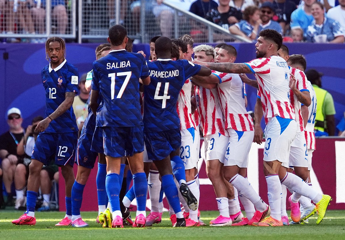 SOCCER-WORLDCUP-PRY-FRA/