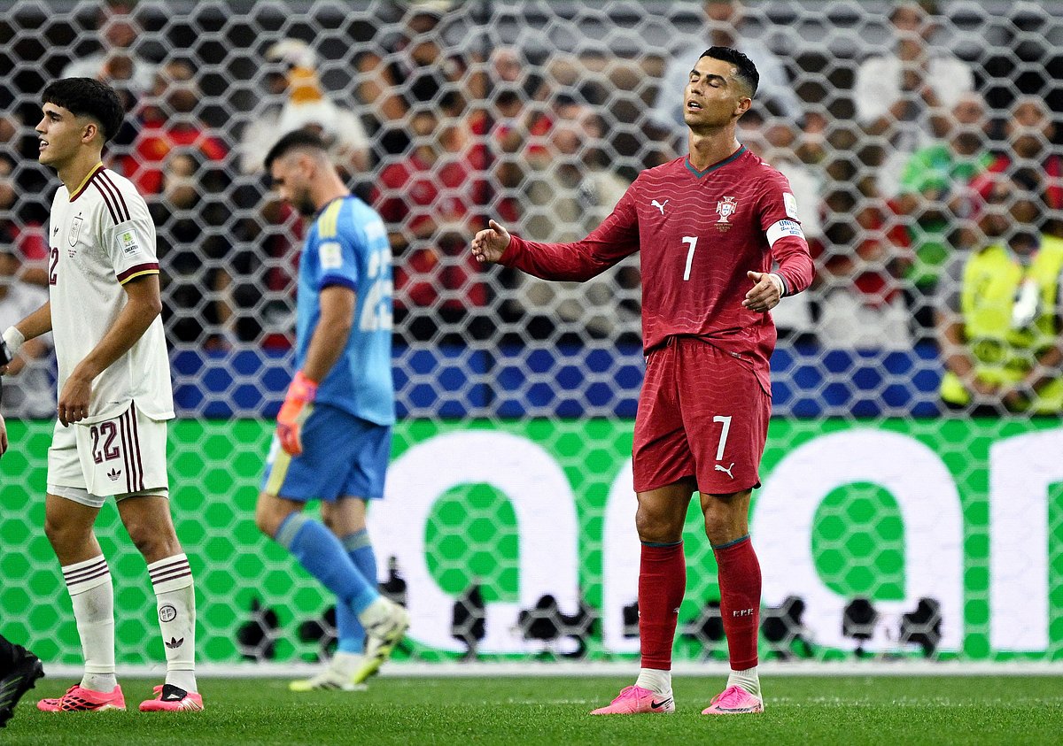 SOCCER-WORLDCUP-POR-ESP/