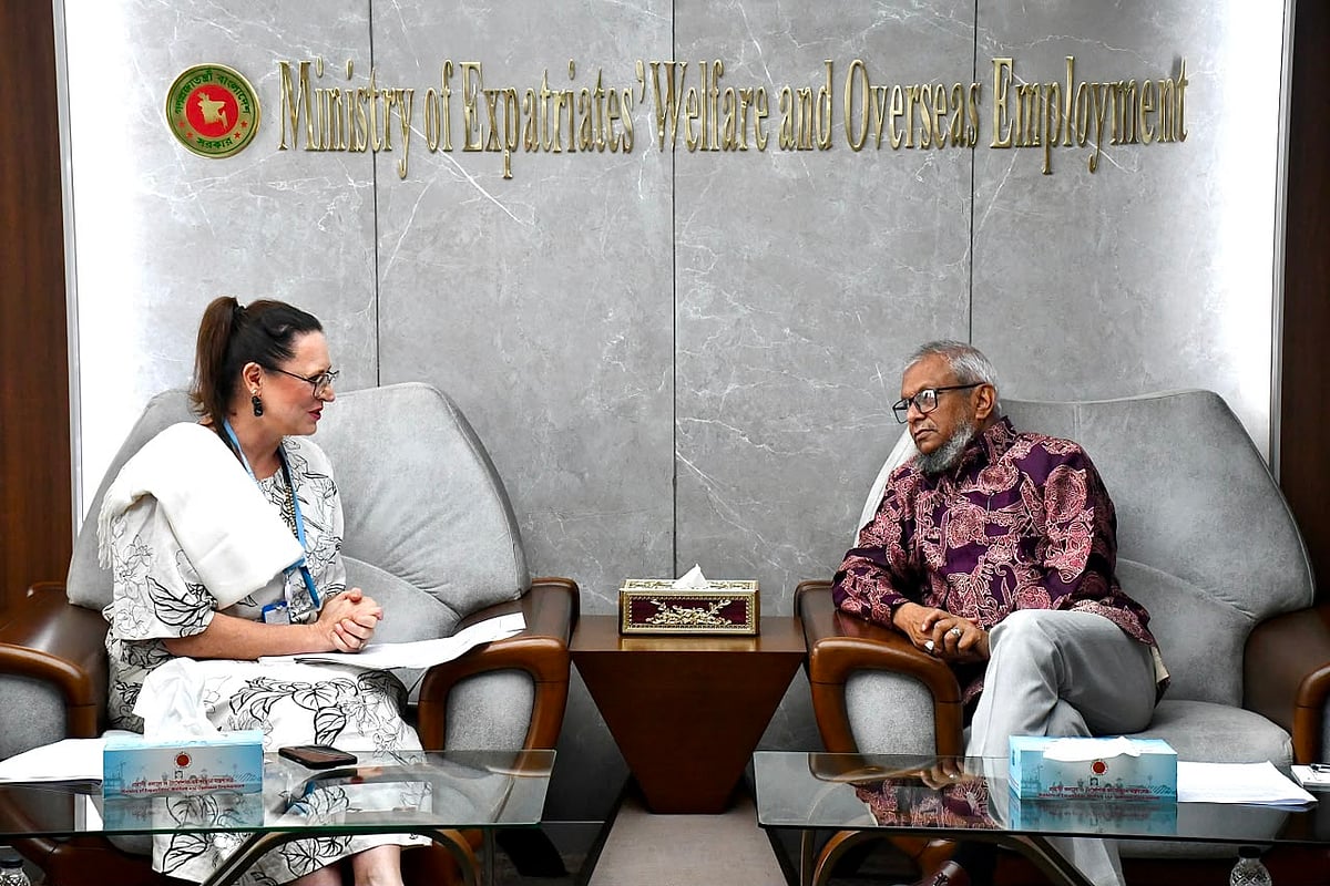 Laura Tom Bond, the newly appointed Chief of Mission of IOM Bangladesh, paid a courtesy visit to the Minister of Expatriates' Welfare and Overseas Employment, Ariful Haque Choudhury on Monday.