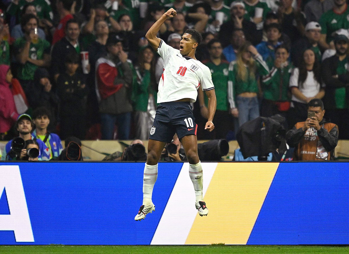 England's midfielder #10 Jude Bellingham celebrates scoring his team's first goal during the 2026 World Cup round of 16 football match between Mexico and England at the Mexico City Stadium in Mexico City on July 5, 2026.