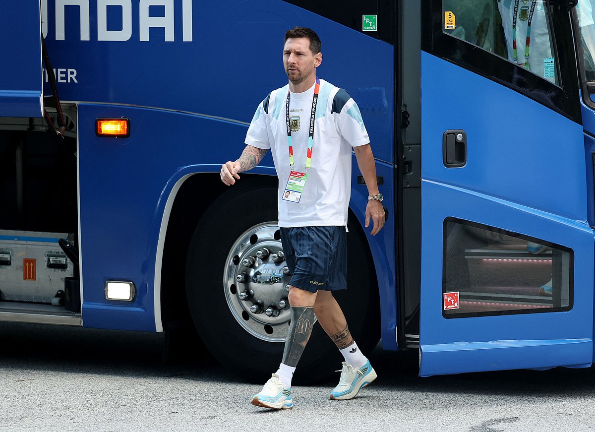 Lionel Messi #10 of Argentina arrives at the stadium before the FIFA World Cup 2026 Round of 16 match between Argentina and Egypt at Atlanta Stadium on July 07, 2026 in Atlanta, Georgia