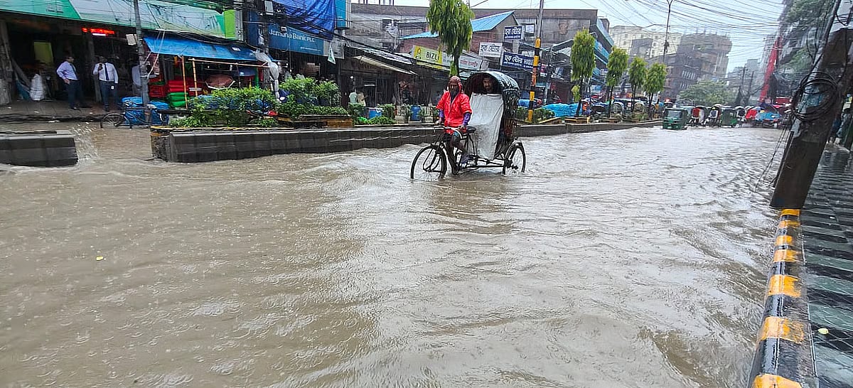 Rainwater has accumulated on the road in the Reazuddin Bazar area of Chattogram. The photograph was taken in the afternoon of 7 July 2026