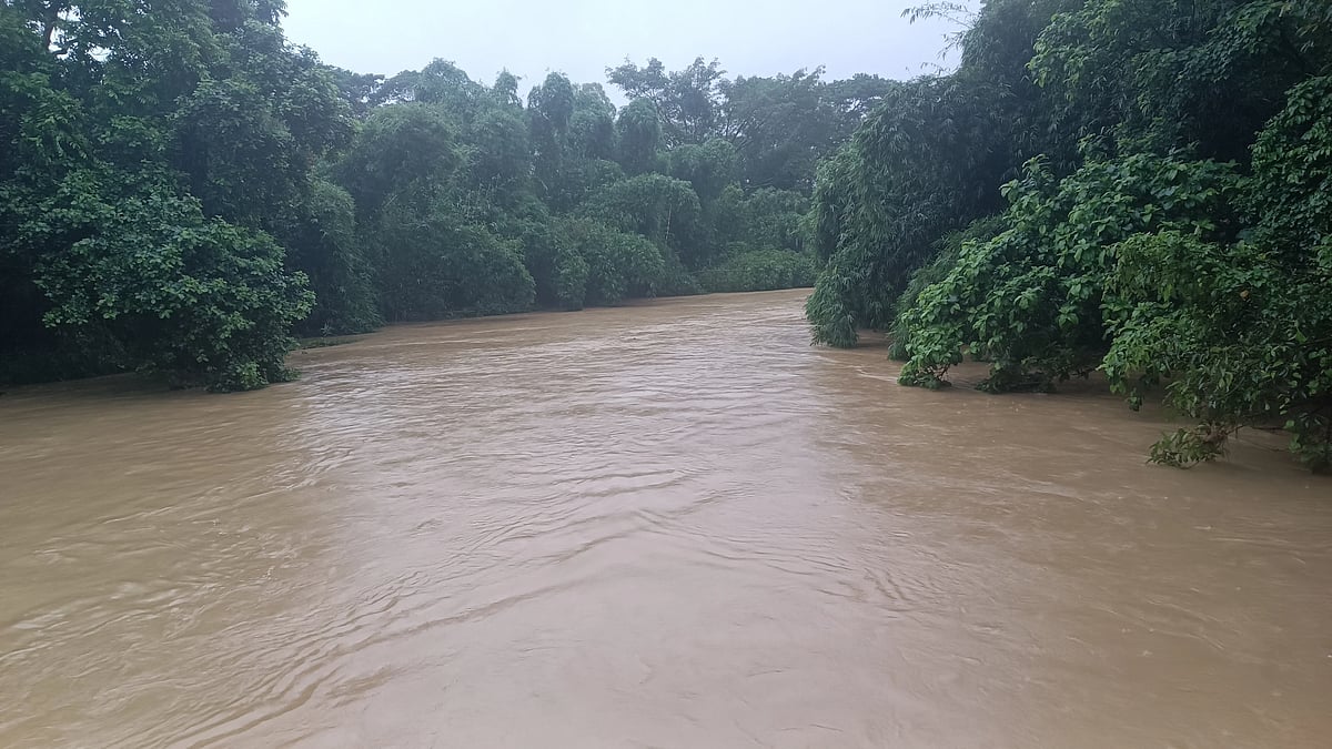The water of the Dolu River is flowing above the danger level. On 7 July, 2026 afternoon, in the Amirabad Dolukhul area, northwest of Lohagara, Chittagong.