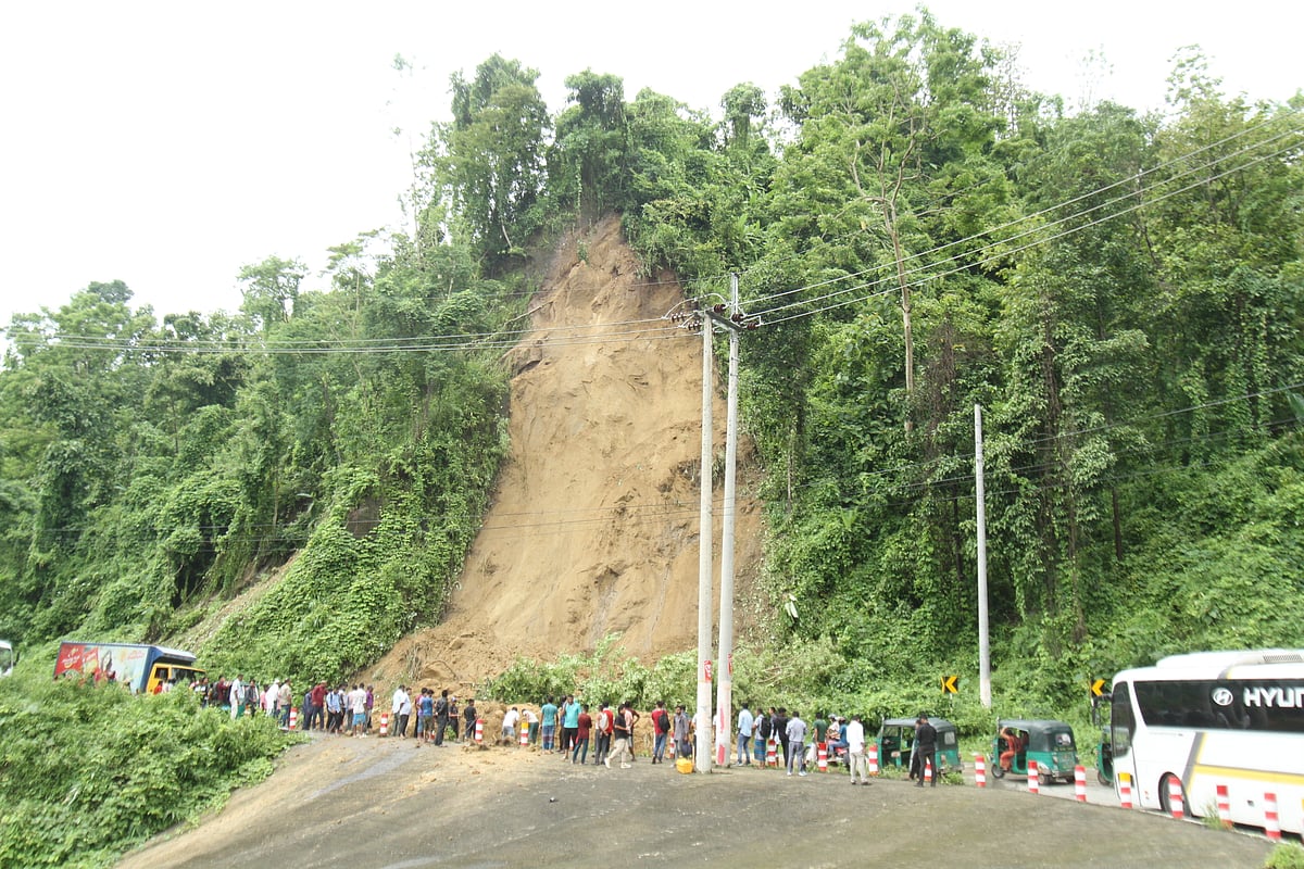 Incessant rainfall over five days loosened the hillside, triggering a landslide that blocked traffic on the Rangamati–Chattogram road for about one hour at the Dheppochhari area of Sapchhari Union in Rangamati Sadar upazila. More than 100 vehicles became stranded on both sides of the road. Rangamati, 9 July.