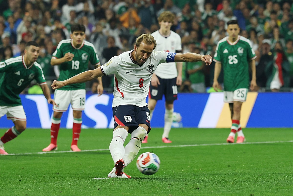 SOCCER-WORLDCUP-MEX-ENG/