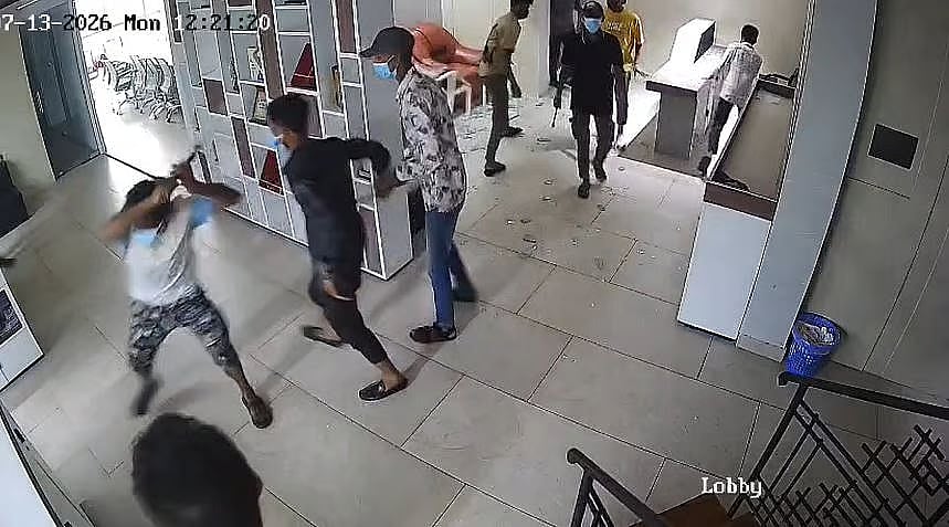 Armed assailants vandalise the office of an internet service provider in broad daylight in Chattogram city after allegedly failing to obtain an extortion payment.
