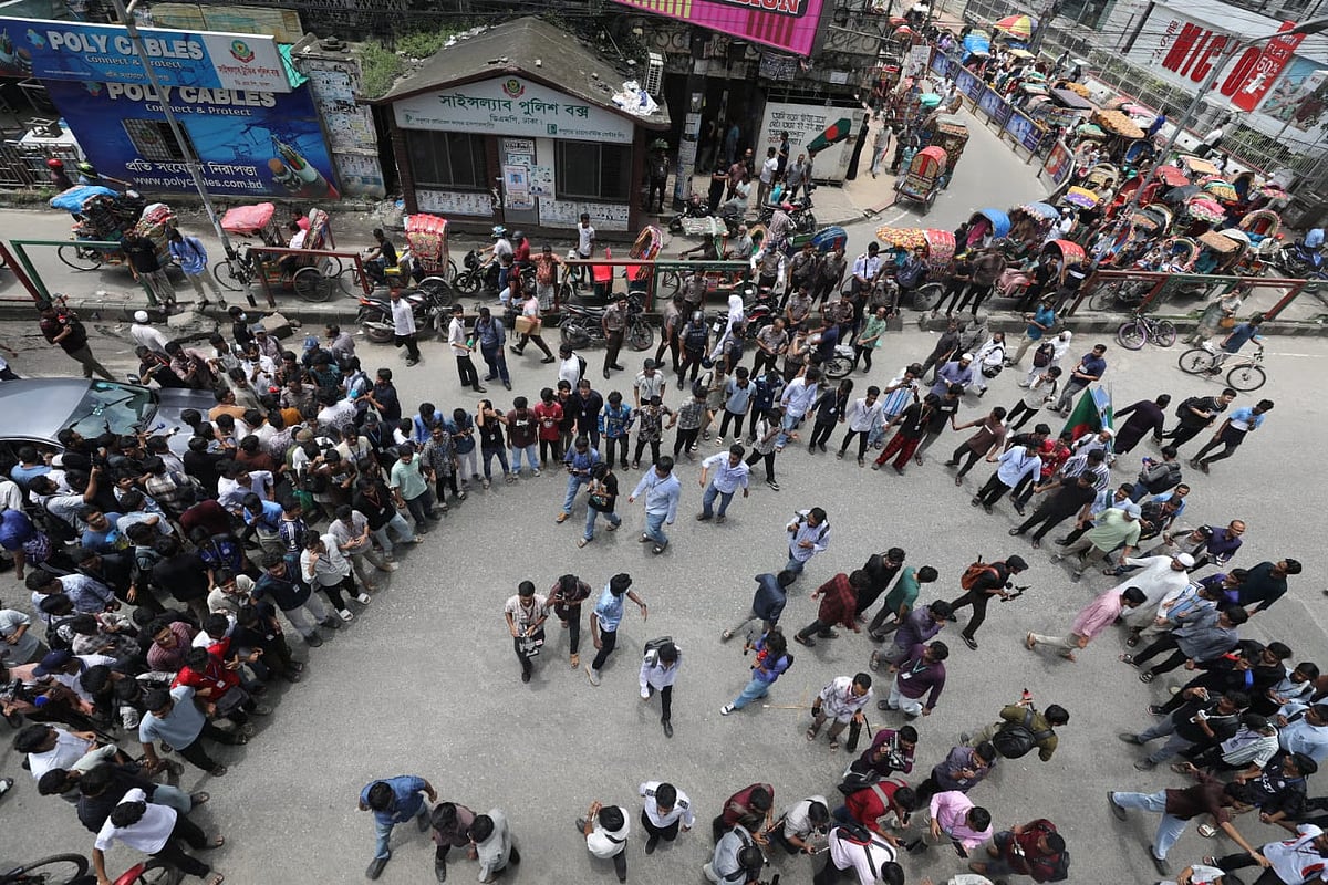 Students blocked Mirpur Road and staged a demonstration, bringing traffic on the road to a standstill on 14 July, 2026