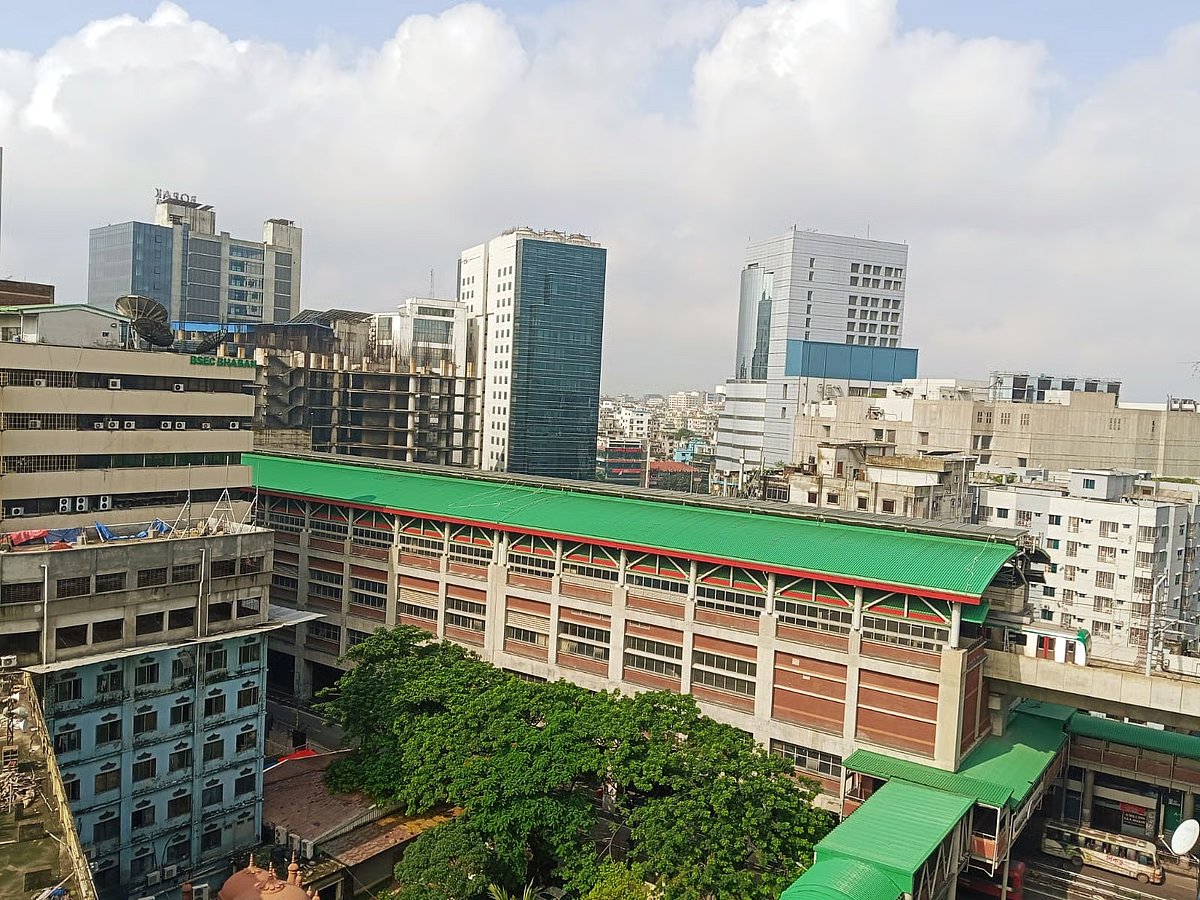 The sun has been shining in the capital since Tuesday morning. Photo taken from Karwan Bazar
