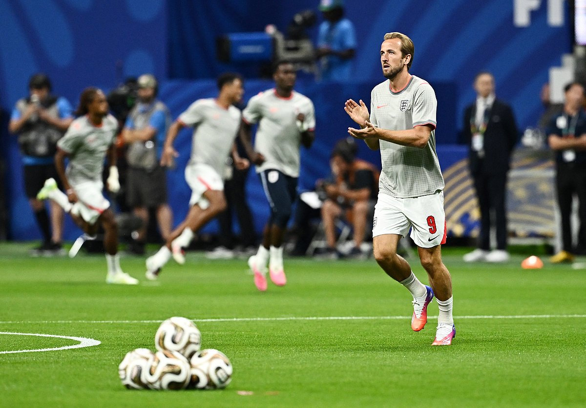 SOCCER-WORLDCUP-ENG-ARG/