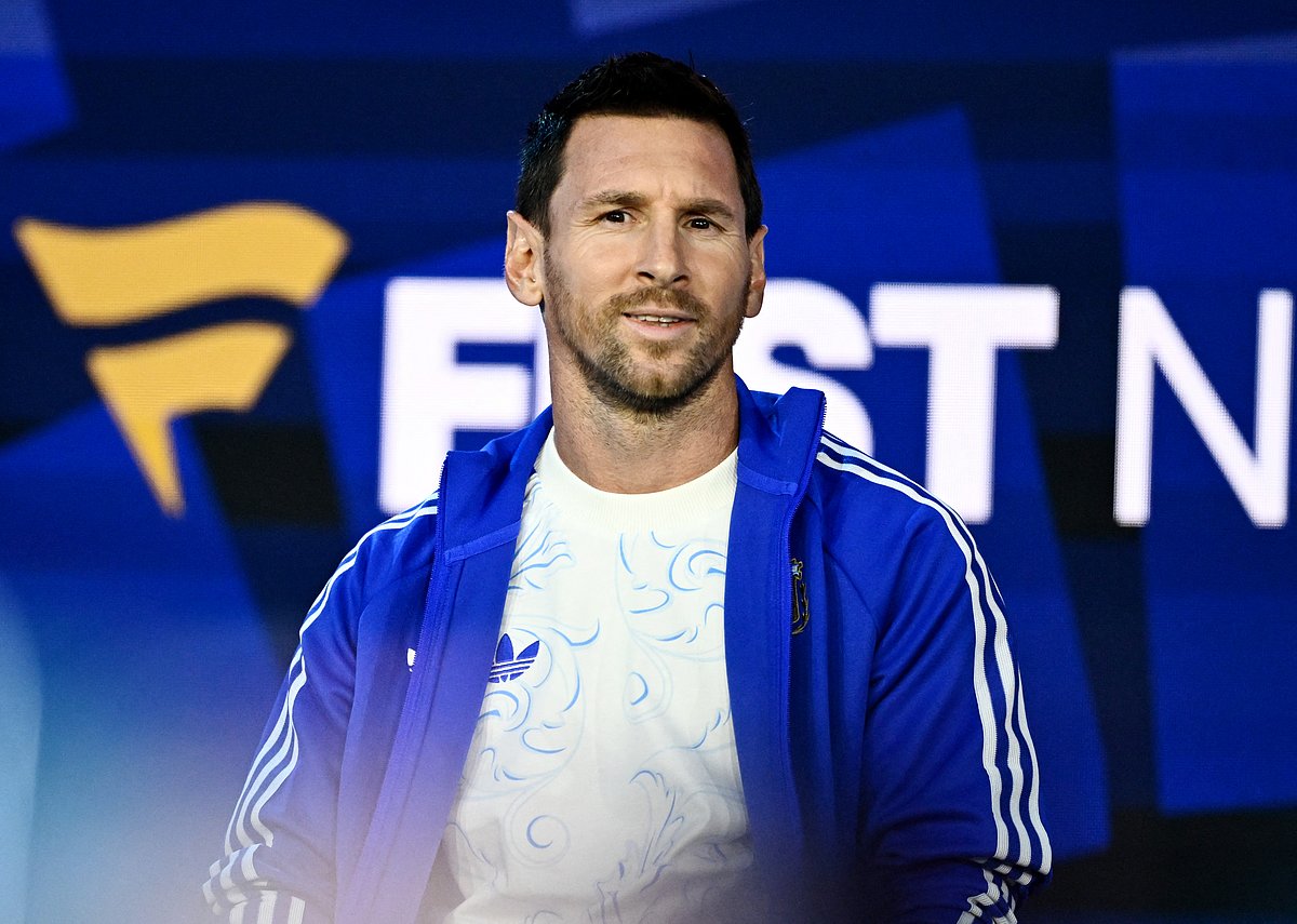 Soccer Football - FIFA World Cup 2026 - Argentina's Emiliano Martinez, Lionel Scaloni and Lionel Messi at the Fanatics Fest - Javits Center, New York City, US - 17 July, 2026.