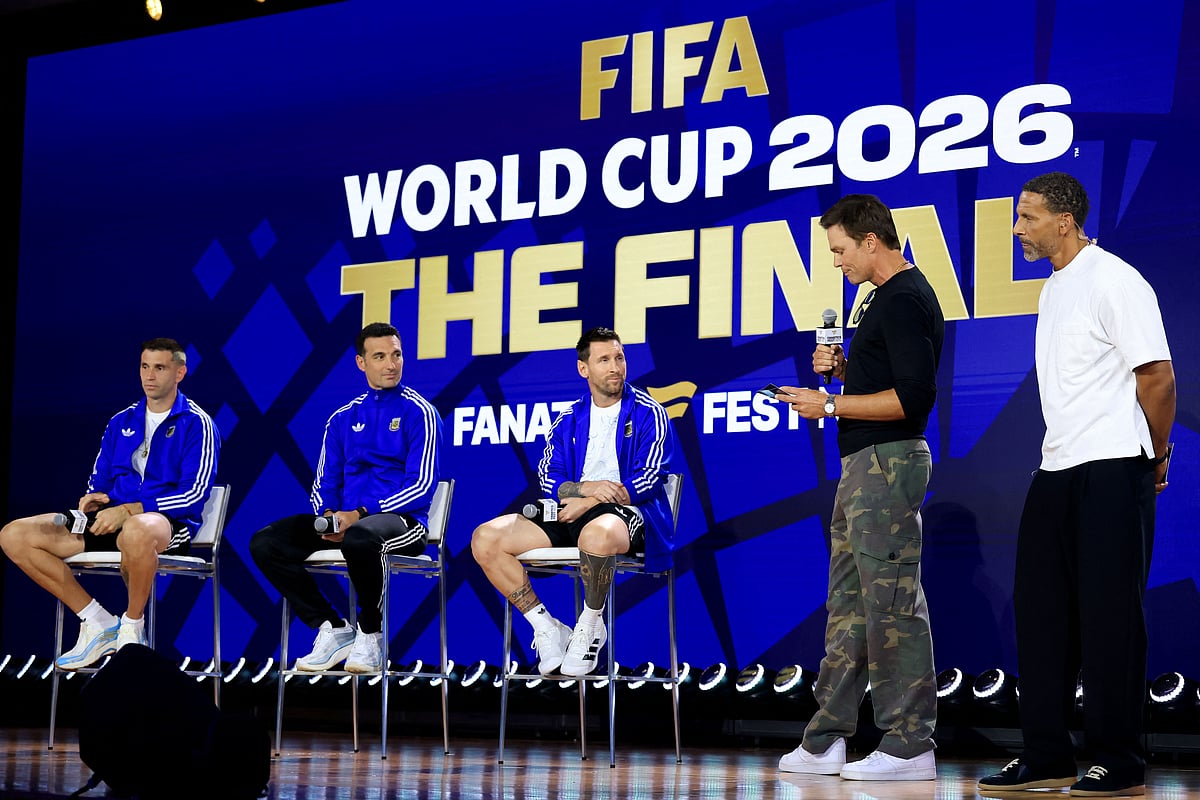 Emiliano Martinez, Lionel Scaloni, Head Coach of Argentina, and Lionel Messi #10 of Argentina speak with American football player Tom Brady and Former football player Rio Ferdinand during a press conference ahead of the FIFA World Cup 2026 Final at Fanatics Fest at Javits Center on 17 July, 2026 in New York.