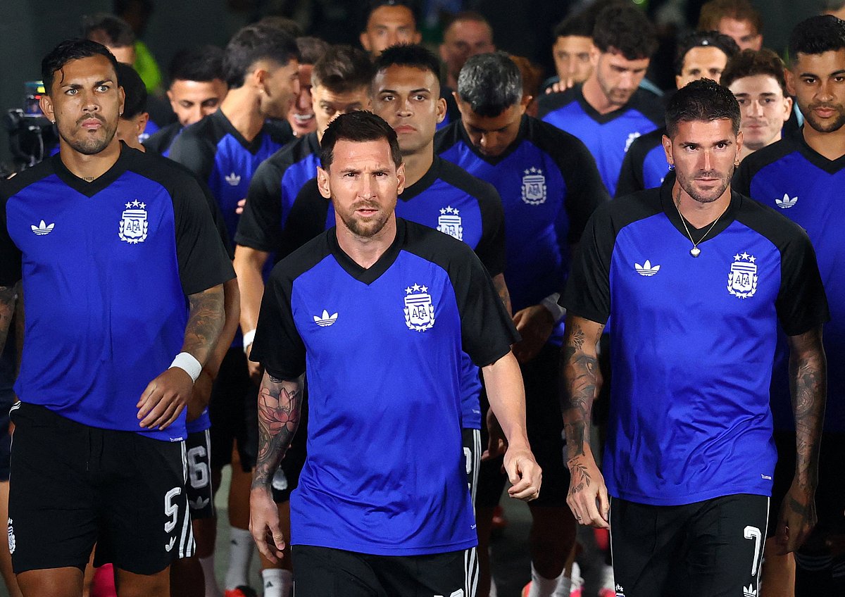 Argentina's Lionel Messi leads his team out for the warm up before the match at FIFA World Cup 2026 - Group J - Jordan v Argentina - Dallas Stadium, Arlington, Texas, US - on 27 June, 2026.