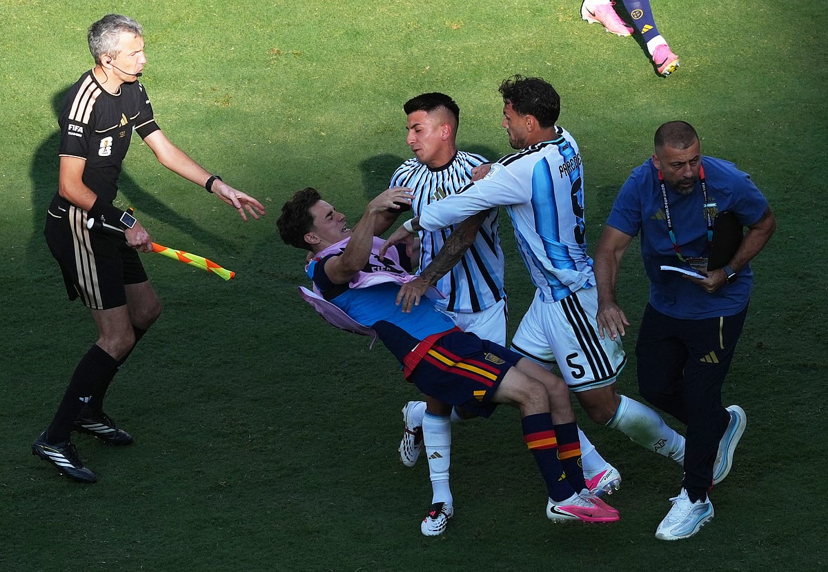 Argentina's Leandro Paredes clashes with Spain's Gavi next to assistant coach Walter Samuel at FIFA World Cup 2026 - Final - Spain v Argentina - New York/New Jersey Stadium, East Rutherford, New Jersey, US - 19 July, 2026.