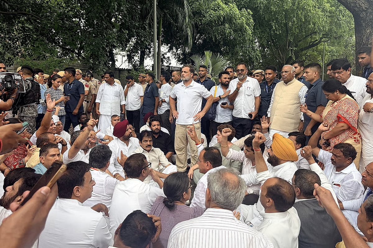 Indian opposition leader Rahul Gandhi staged a protest outside Prime Minister Narendra Modi's house