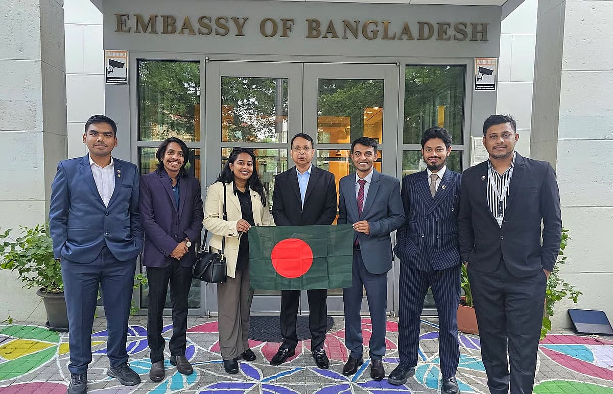 Bangladeshi students who get fellowship pose for a photograph at the US Embassy in Dhaka