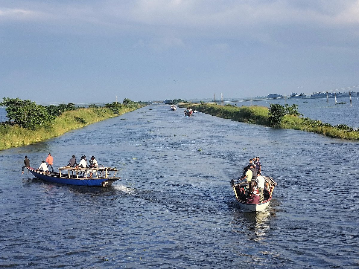 Chalan Beel comes alive with tourists enjoying boat rides during the monsoon. Kundail, Tarash, Sirajganj, 25 July.