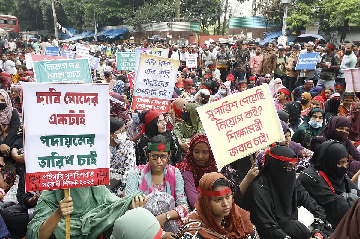 The 14,384 candidates recommended for the post of assistant teacher in government primary schools remain firm in their demand to join within August. They are staging a sit-in protest at Shahbagh in Dhaka on 2 August 2026.