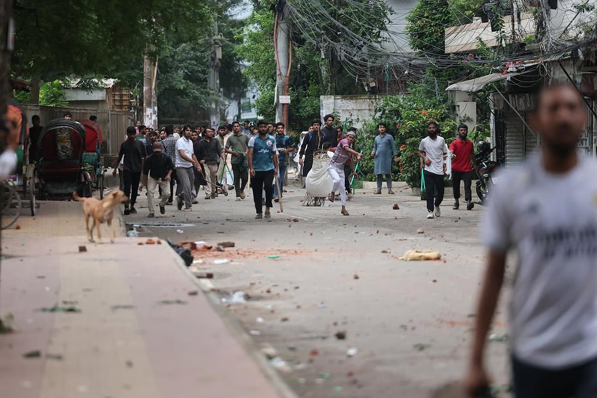 Alia Madrasa: Chhatra Shibir withdraws after clashes; Chhatra Dal enters dormitory