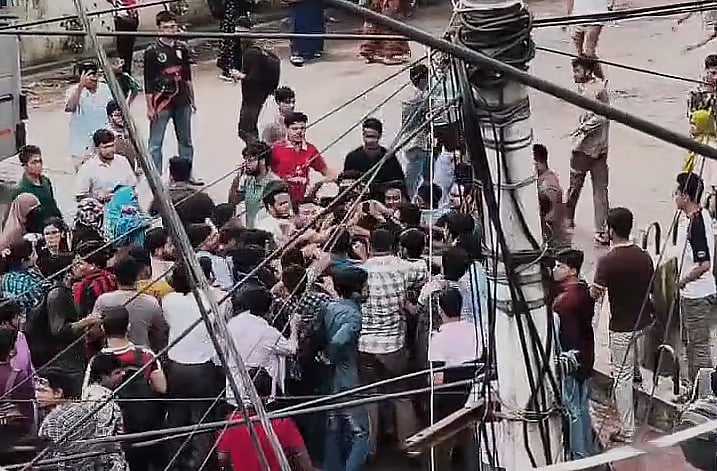 Chhatra Dal and JnUCSU–Chhatra Shakti activists clash at Jagannath University