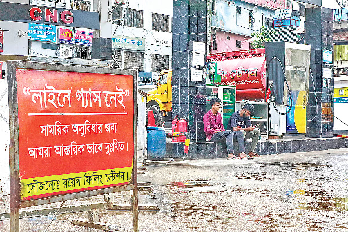 Employees at a filling station sit idle due to a gas shortage at the Royal Filling Station in Mahakhali, Dhaka, in the afternoon on 3 August 2026