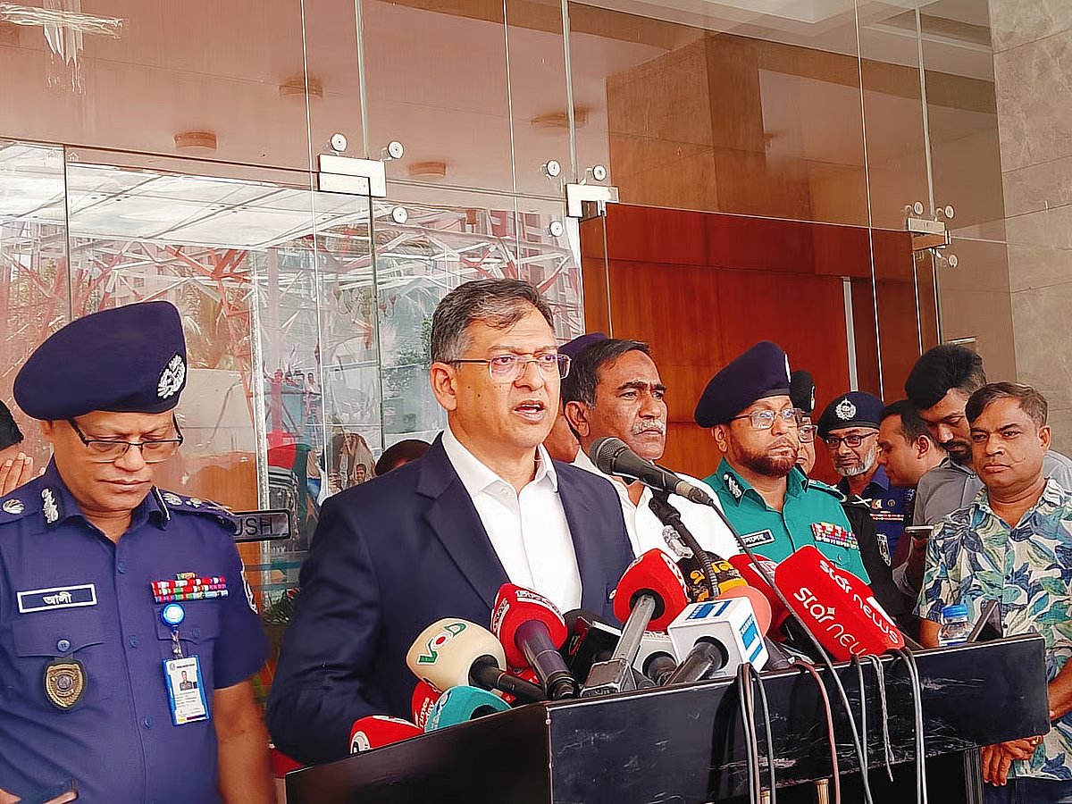 Home Minister Salahuddin Ahmed briefs journalists in Rajarbagh on 29 August