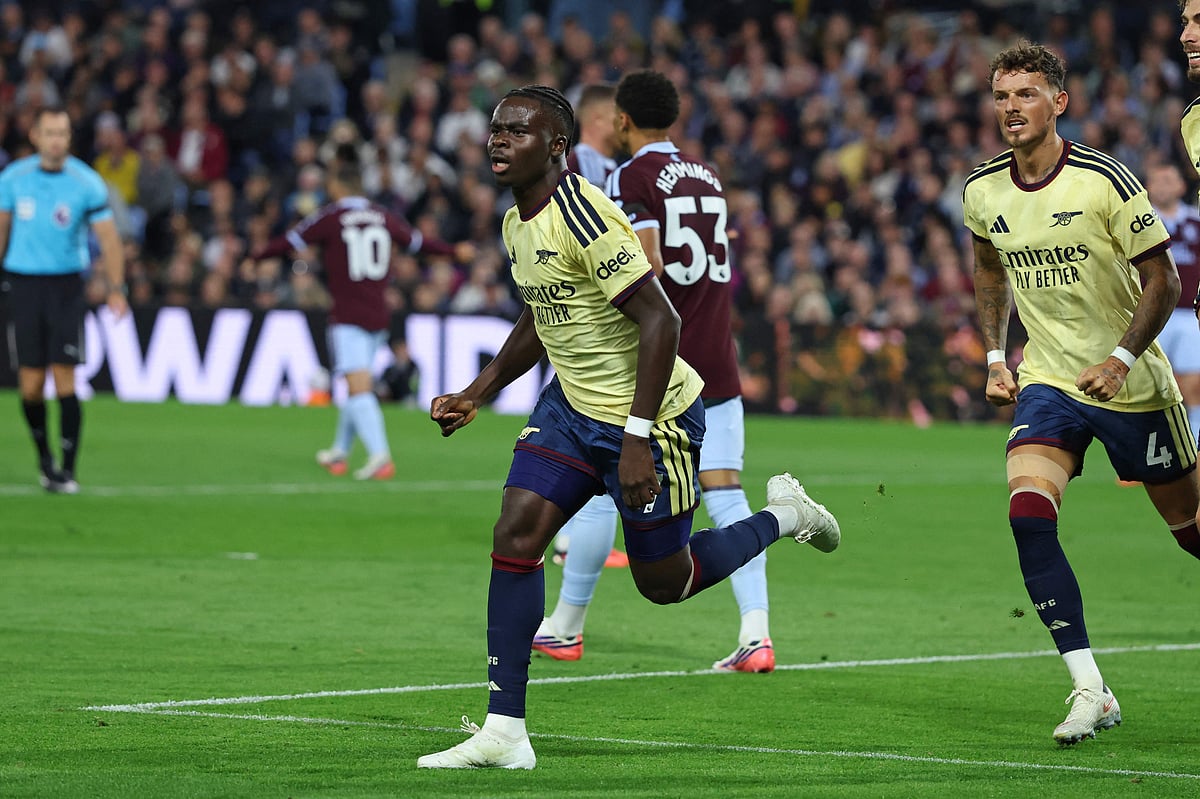 Arsenal's English midfielder #07 Bukayo Saka (C) celebrates after scoring the opening goal of the English Premier League football match between Aston Villa and Arsenal at Villa Park in Birmingham, central England on 31 August, 2026.