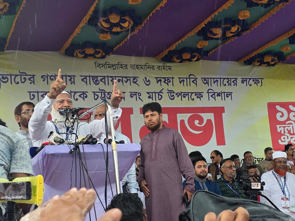 Jamaat-e-Islami Ameer and Leader of the Opposition in Parliament Shafiqur Rahman speaks at a rally in Shimrail of Siddhirganj upazila, Narayanganj, as part of the Dhaka-Chattogram long march on 5 September.