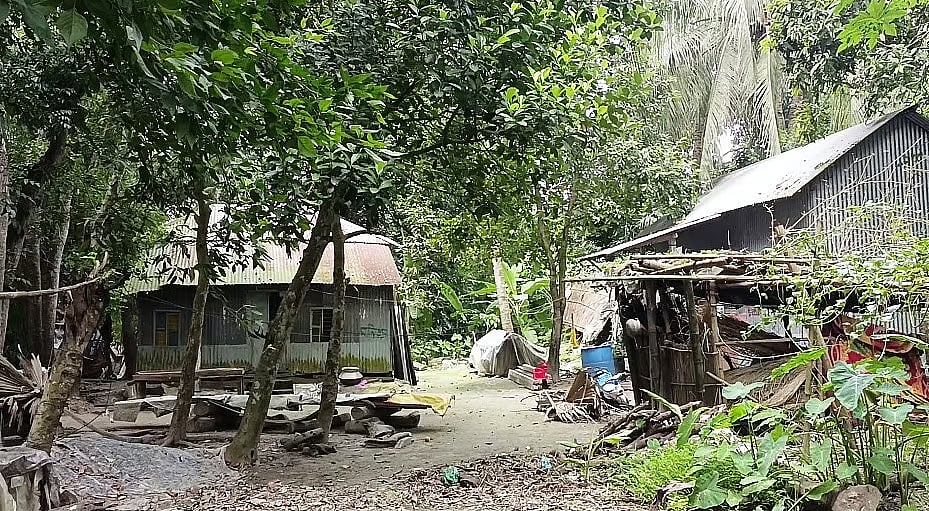 Home of banned Chhatra League leader Monirul Howladar in Khalanikandi area of Dhurail union, Madaripur Sadar upazila on Tuesday.