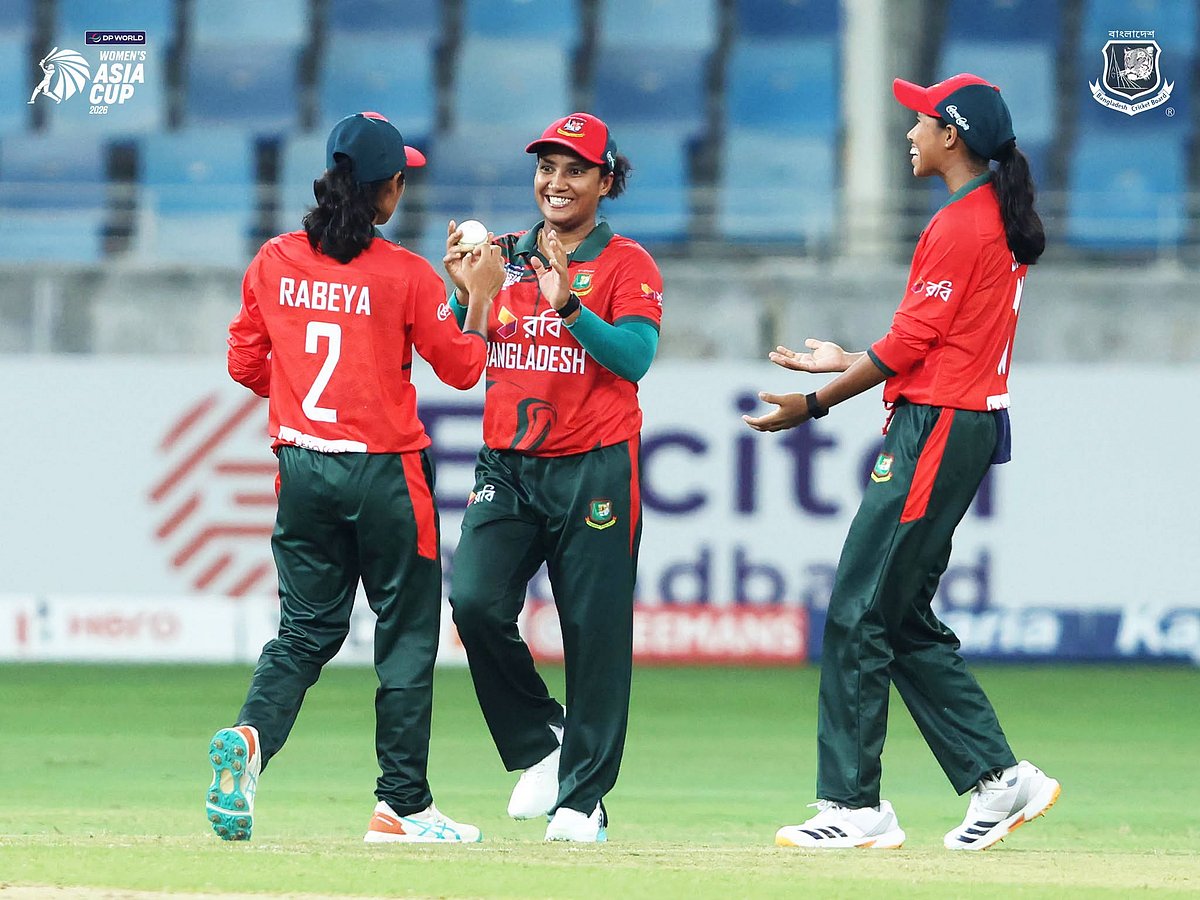 Rabeya Khan celebrates Pratika Rawal's wicket