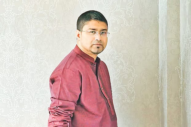 Saniyat Khan