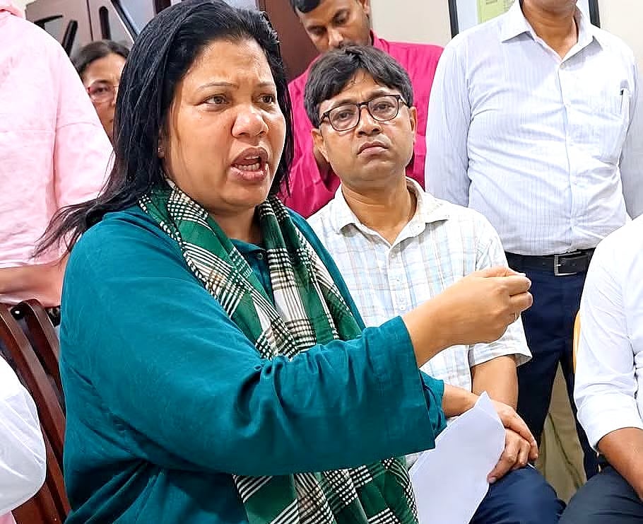 Nahida Begum, associate professor in the Department of Bangla at Comilla University, talks to the Comilla District Bar Association members at her house on 22 September 2026