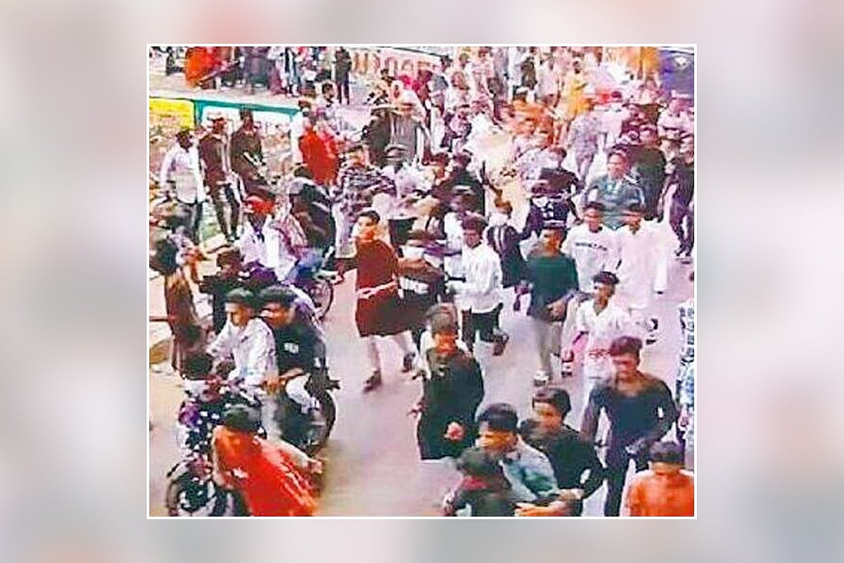 Youth gang members wield local arms at Ranir Dighir Par, Cumilla on 25 April 2025 