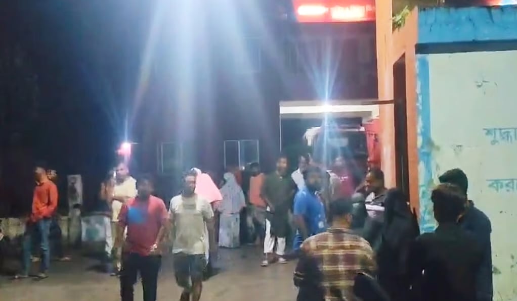 Relatives wait at the Sadar South Model Police Station premises after 46 people suspected of being involved in a teenage gang were arrested in a police operation in Cumilla. Photo taken at midnight on 23 September, 2026