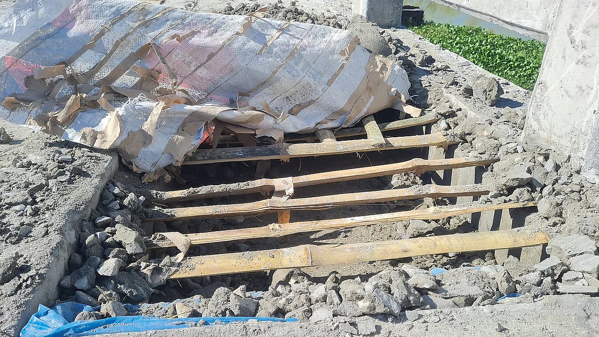 It has been alleged that bamboo poles was used instead of reinforcement bars to cast the footpath slab of an under-construction bridge in Basail, Tangail.