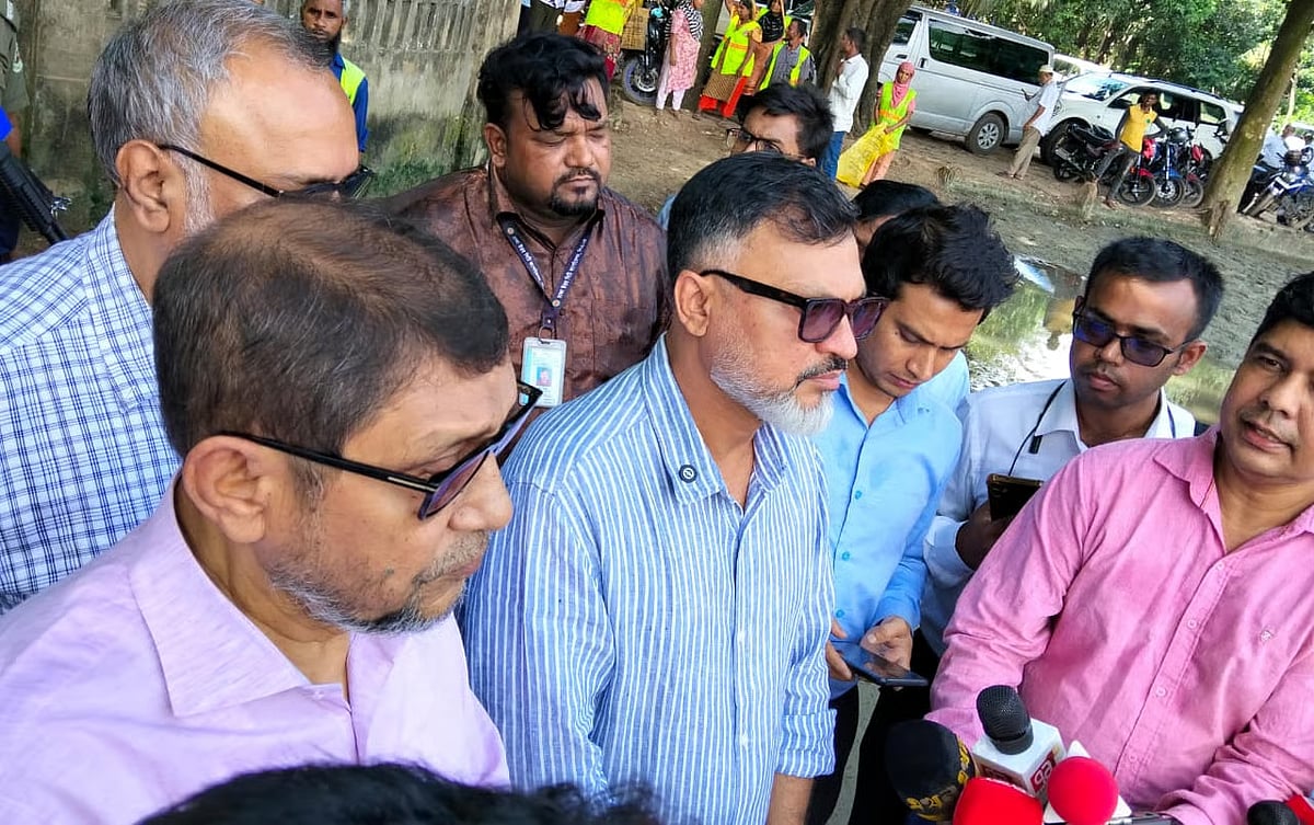 Dhaka North City Corporation Administrator Shafiqul Islam Khan speaks to journalists, at the TNT playground in Korail slum in Mohakhali, Dhaka on 26 September 2026. 