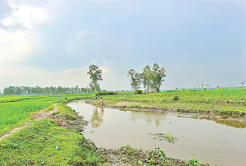 Kharp River near the India border in Hatibandha upazila of Lalmonirhat district.
