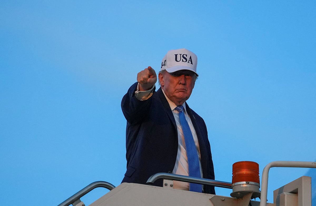 US President Donald Trump gestures as he boards Air Force One en route to Joint Base Andrews, Maryland, at Chicago O’Hare International Airport, in Illinois, US, 27 September, 2026.
